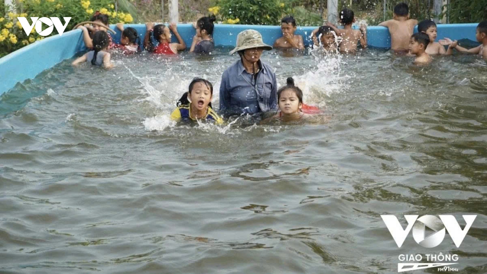 Sắp áp dụng chương trình dạy bơi an toàn trong nhà trường, cần lưu ý gì?