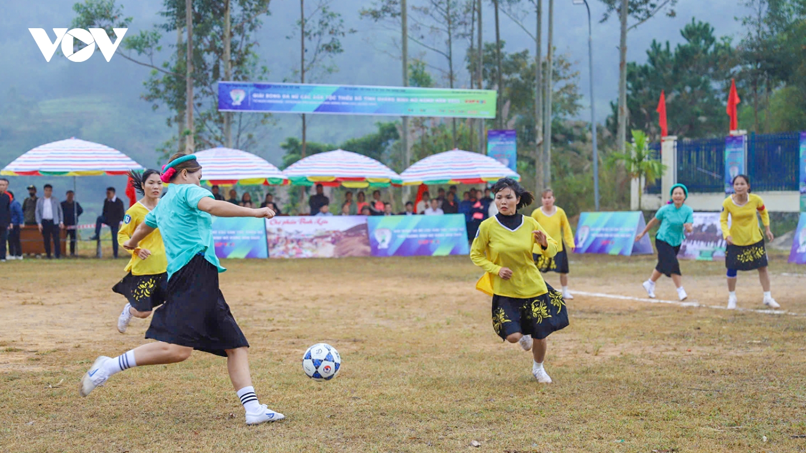 130 cô gái tranh tài tại giải bóng đá nữ các dân tộc thiểu số tỉnh Quảng Ninh