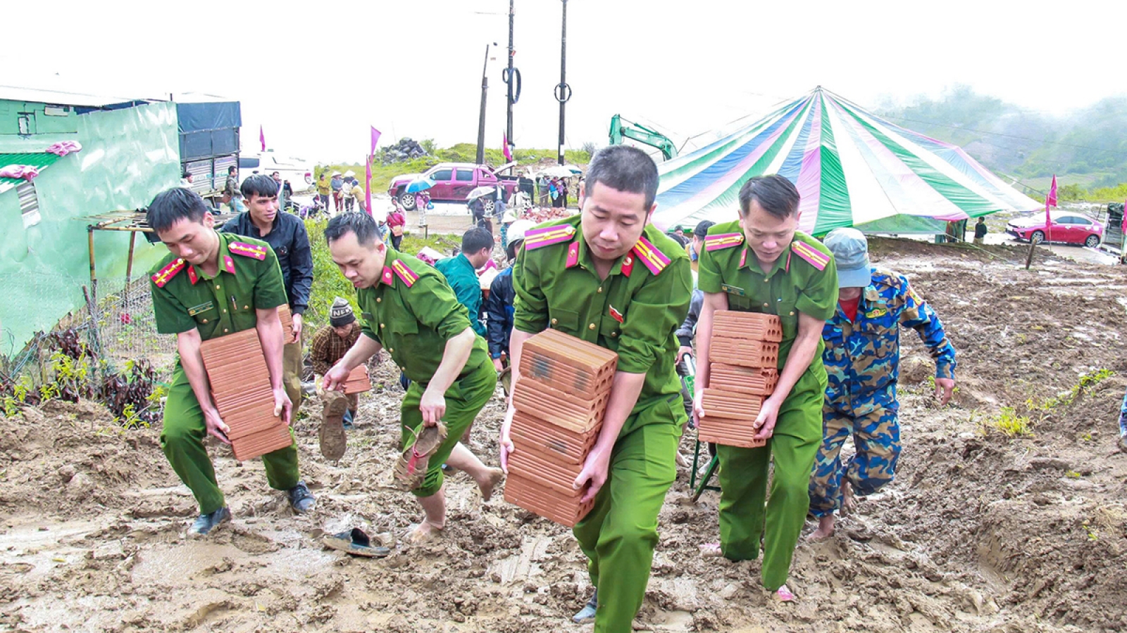 Xã vùng núi cao Măng Ri “thần tốc” dựng lại nhà ở cho dân trước Tết