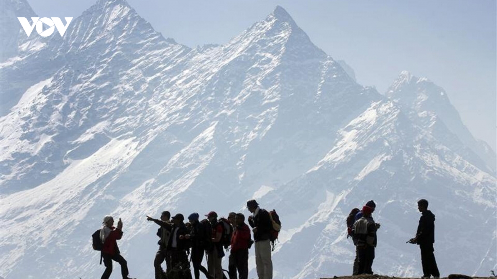 Nepal quyết liệt giải quyết vấn đề rác thải trên đỉnh Everest