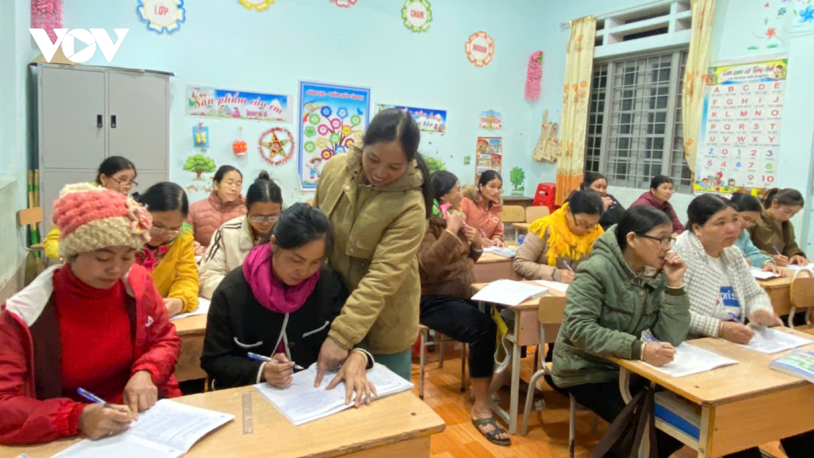 Ánh sáng con chữ nơi bản làng vùng cao Than Uyên