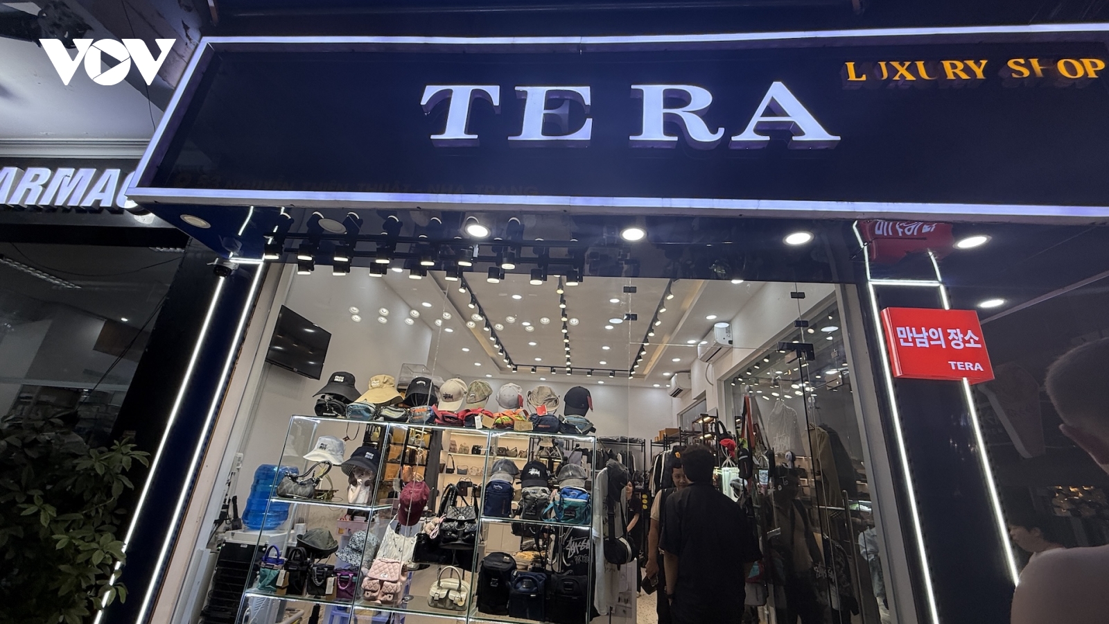 "Thiên đường" hàng hiệu giả ở Nha Trang trong tay ông chủ ngoại quốc?