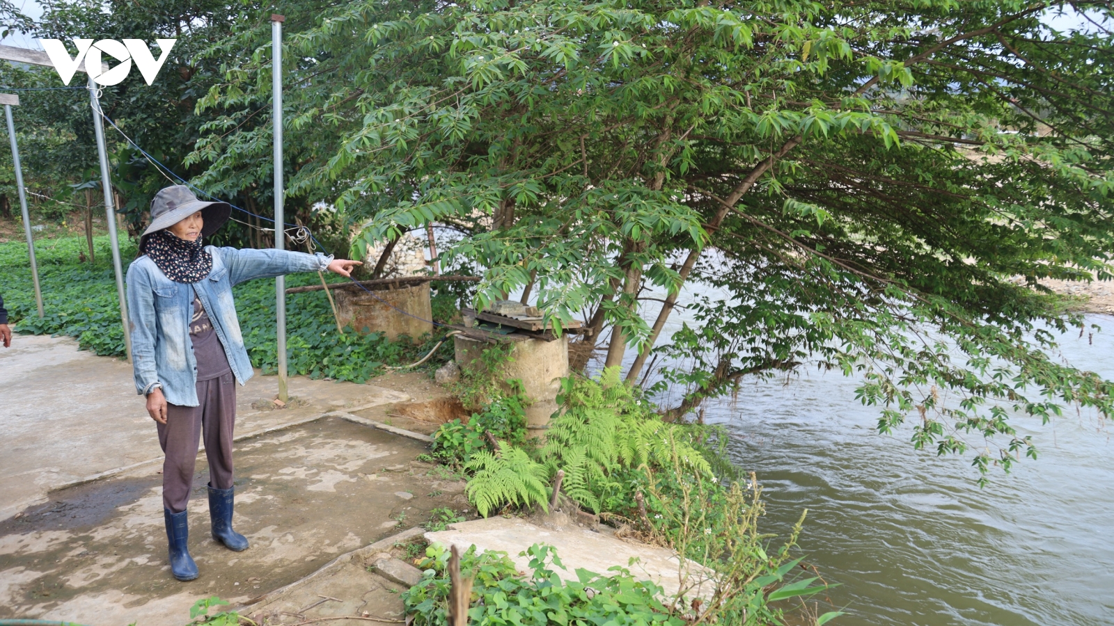 Sạt lở bờ sông Pô Kô uy hiếp khu dân cư và trường học ở Đắk Pék, tỉnh Quảng Ngãi