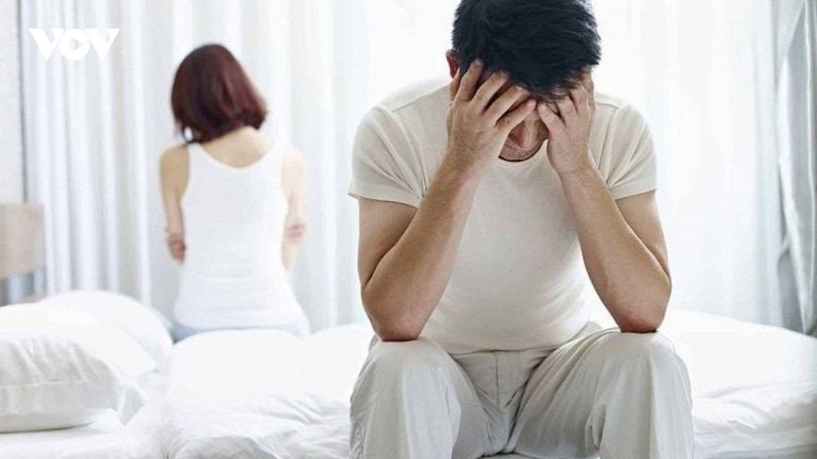 Áp lực vô hình của đấng mày râu trong "chuyện ấy" là "phải mạnh"