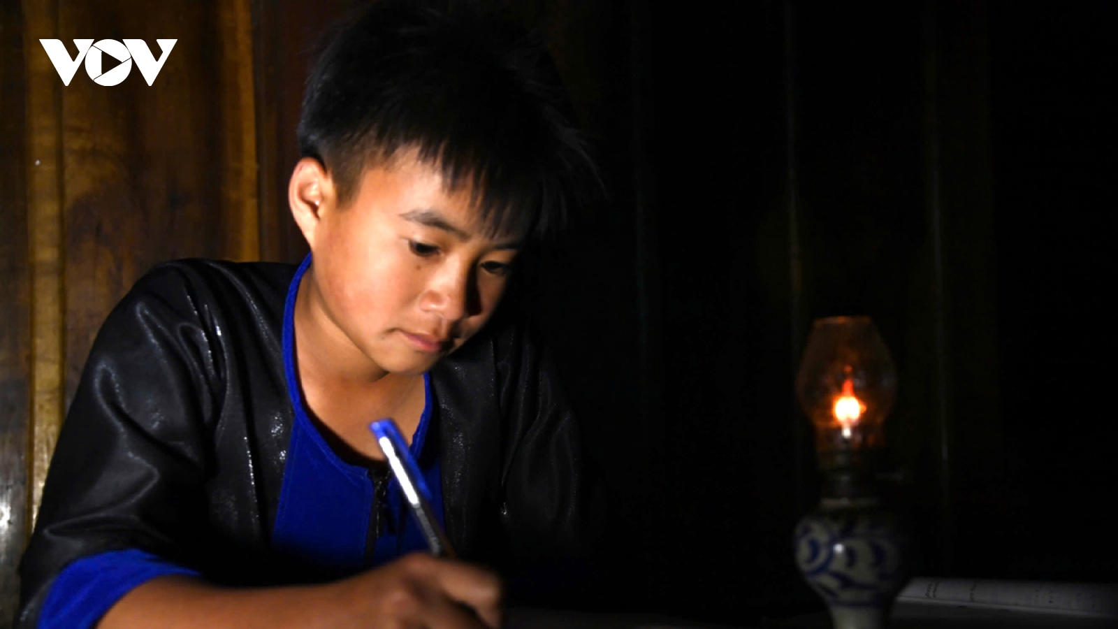 Ánh điện thắp tương lai và hy vọng cho người vùng cao