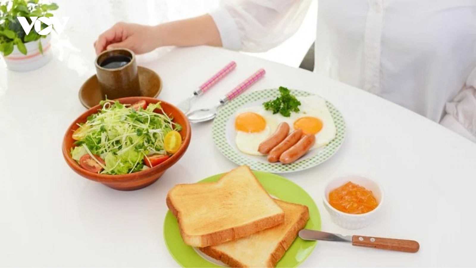 4 thói quen buổi sáng gây hại cho gan hơn cả uống rượu