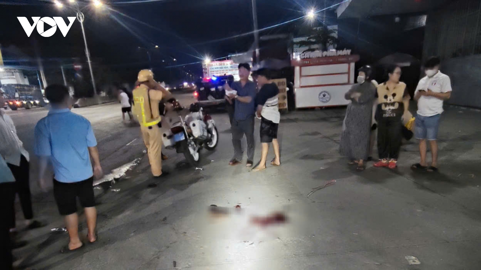 CSGT tỉnh Đồng Tháp ngăn chặn một vụ mang hung khí đánh nhau trong đêm tối