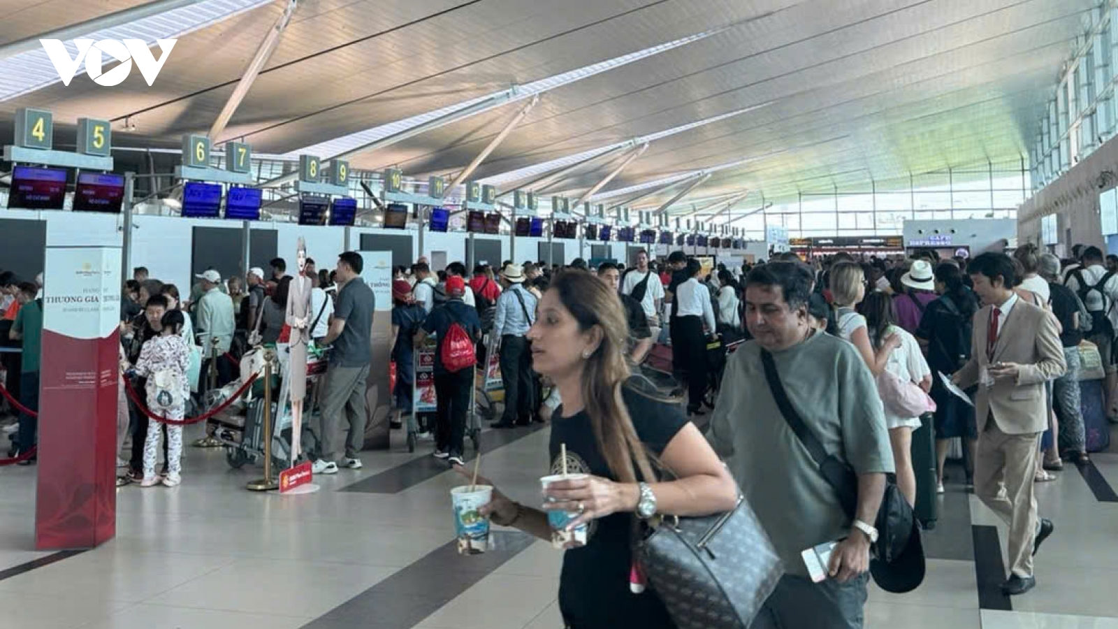 Rà soát slot, điều tiết chuyến bay tại Phú Quốc trong mùa cao điểm du lịch