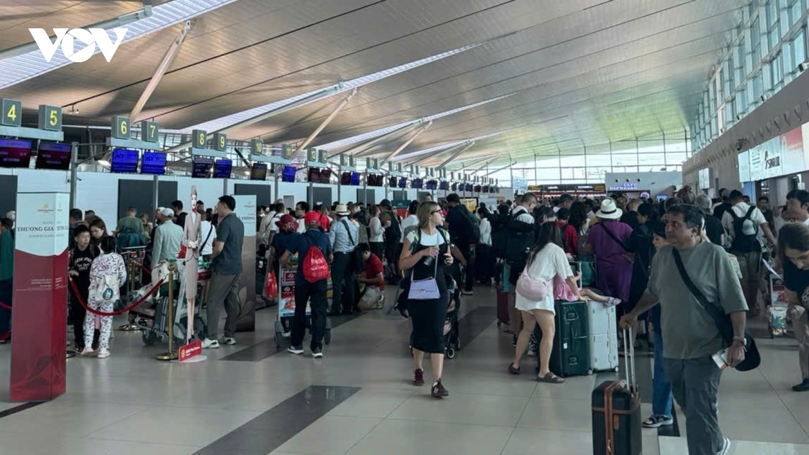 Hàng không tăng chuyến để tránh ùn tắc tại sân bay dịp Tết