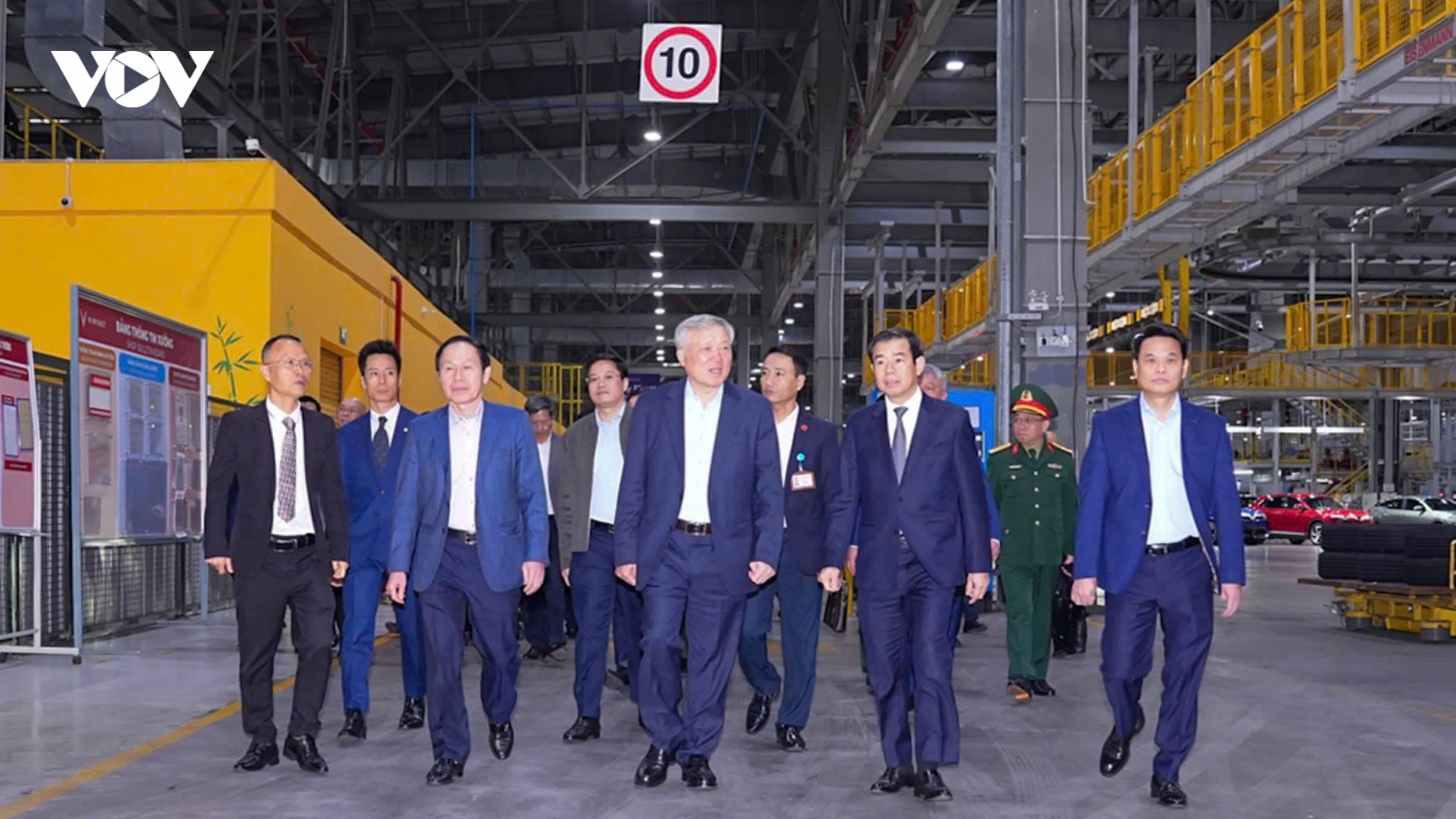 Phó Thủ tướng Nguyễn Hòa Bình làm việc với Vinfast và Cảng Hateco Hải Phòng