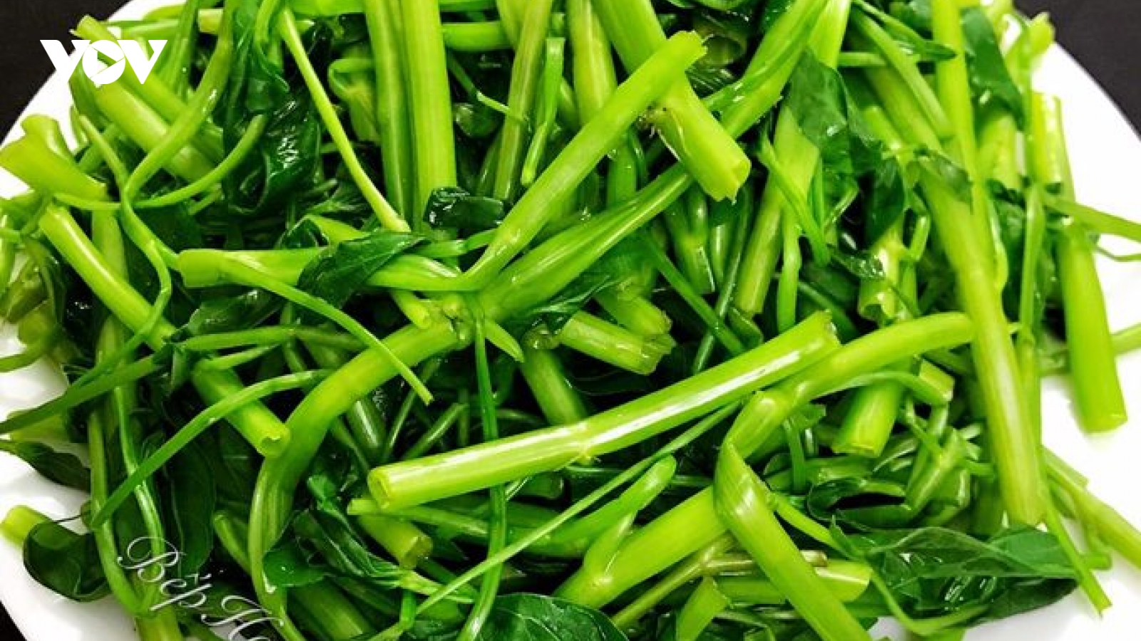 Cho muối khi luộc rau giúp rau xanh ngon hơn có đúng như cách nhiều người vẫn làm