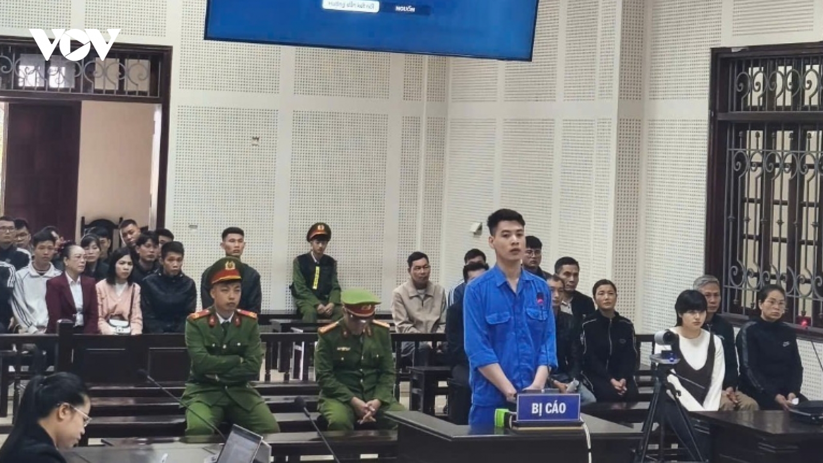 Lĩnh án 15 năm tù vì tấn công bạn gái cũ
