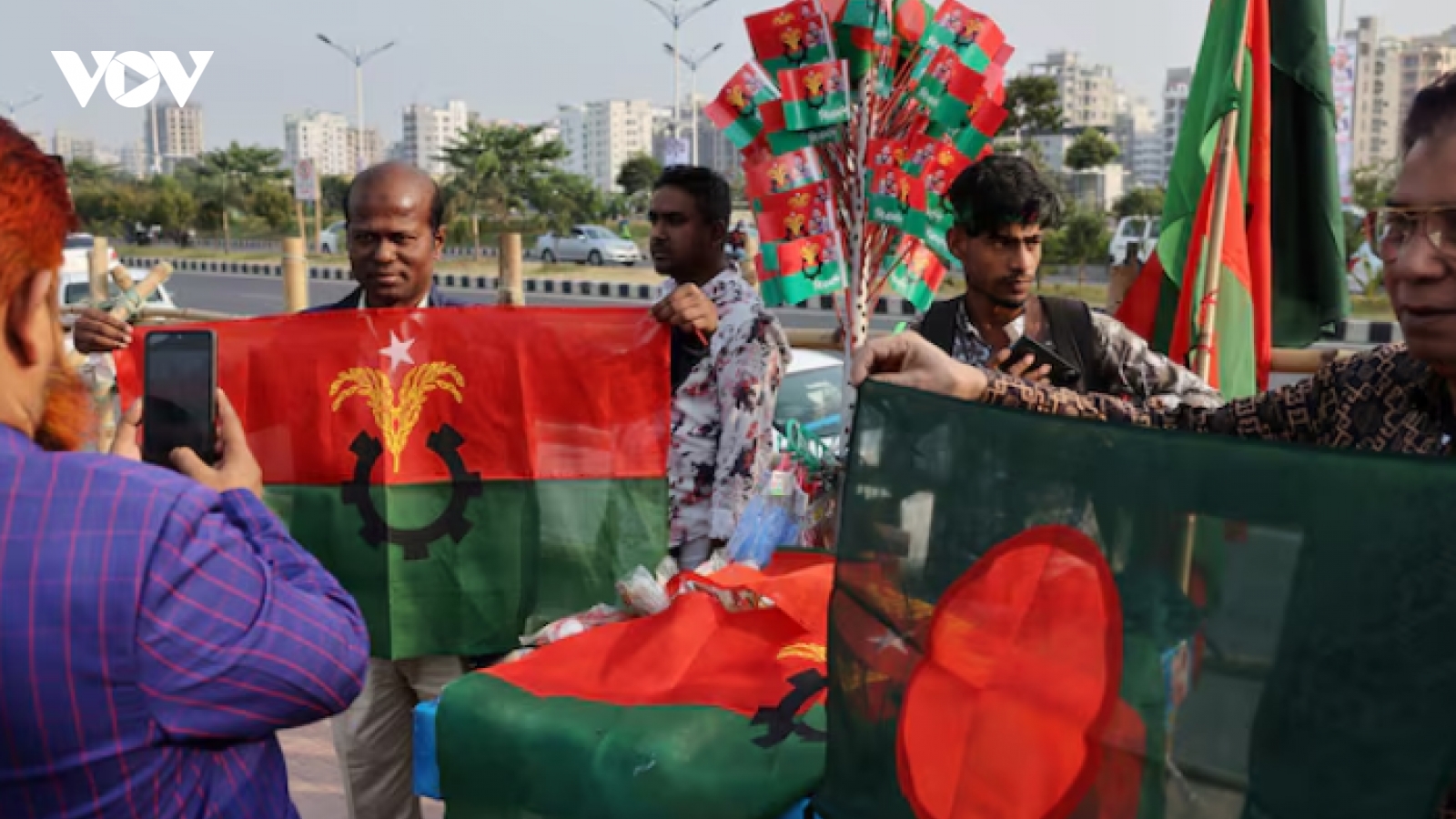 Trước bầu cử, chính trị gia Bangladesh về nước sau 17 năm lưu vong