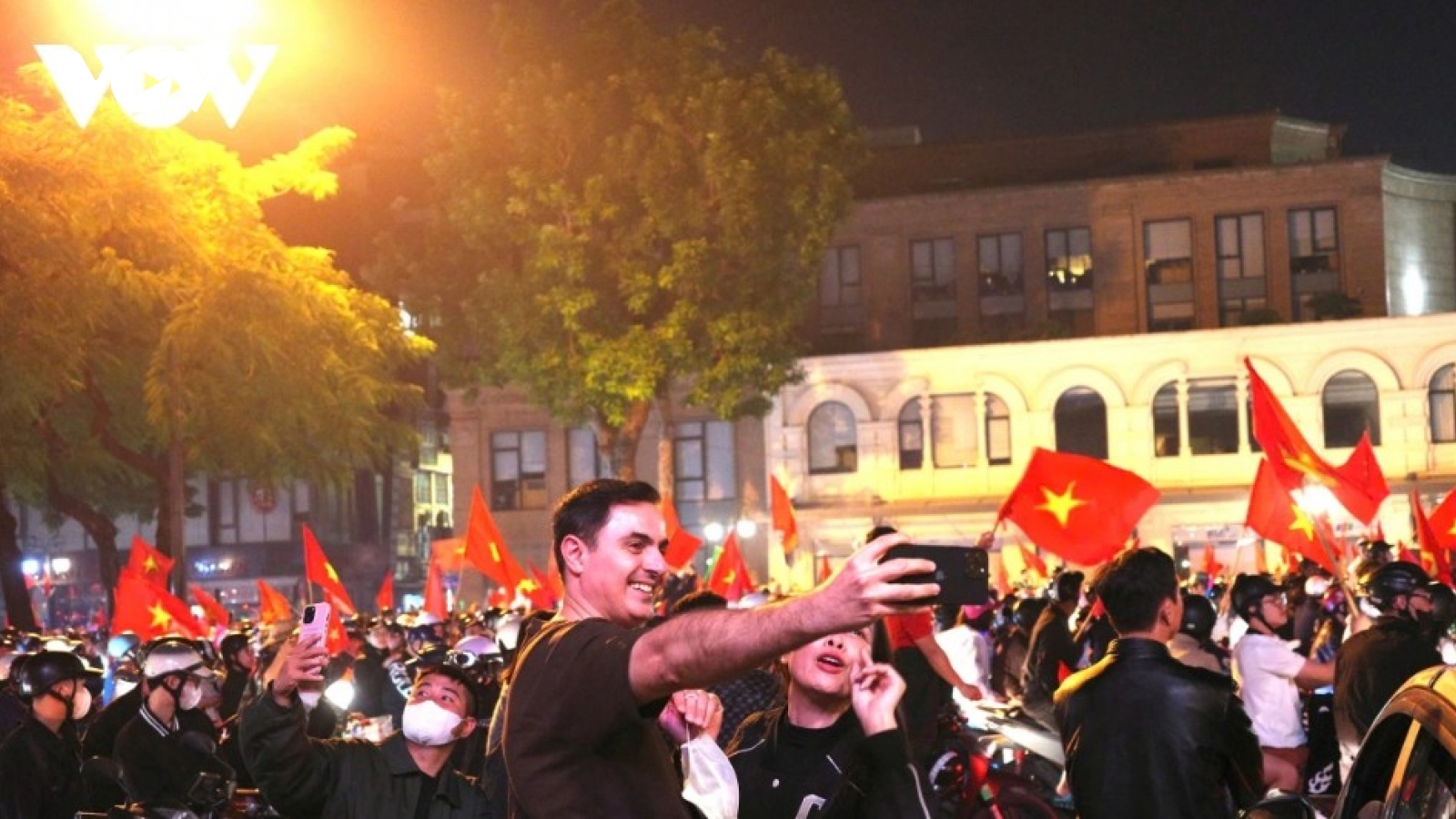 Masses take to streets to celebrate Vietnam U22’s SEA Games 33 triumph