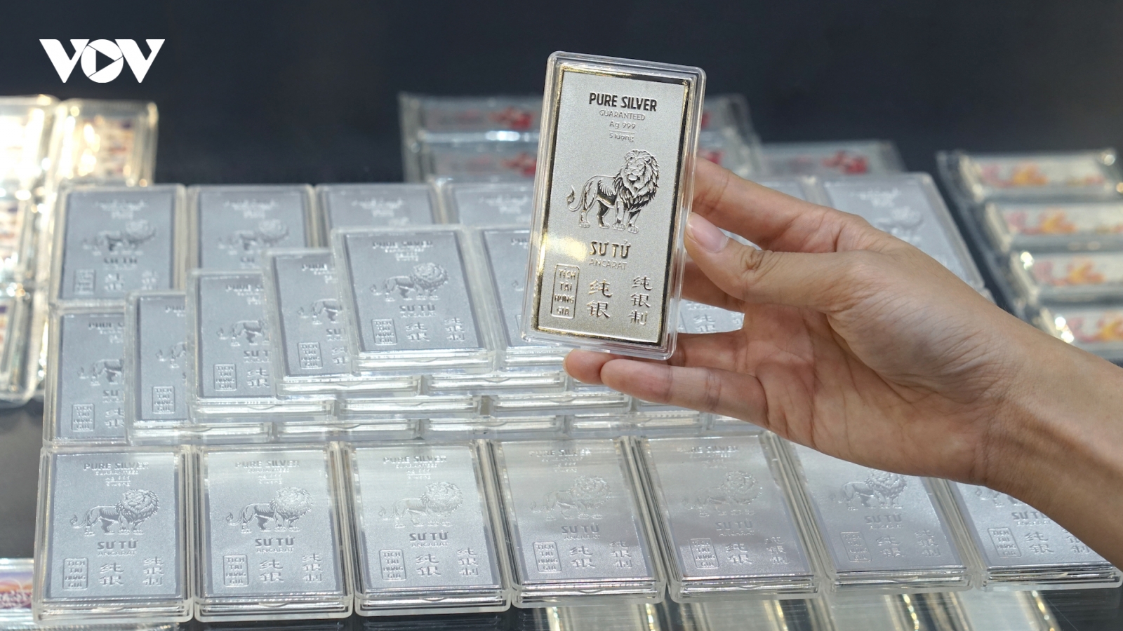 Giá bạc hôm nay 4/12: Bạc trong nước vẫn ở mức hơn 60 triệu đồng/kg
