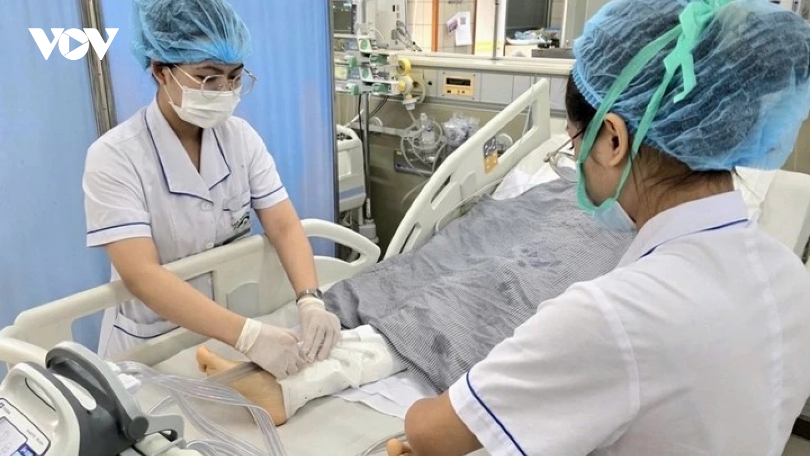 Vụ lật xe từ thiện ở Lào Cai: Nam bệnh nhân 44 tuổi hôn mê sâu đã tỉnh lại