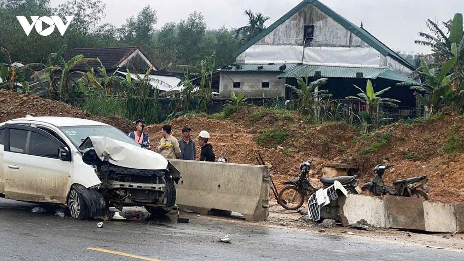Xe con gặp nạn trên cao tốc La Sơn-Hòa Liên, bé trai 9 tháng tuổi tử vong