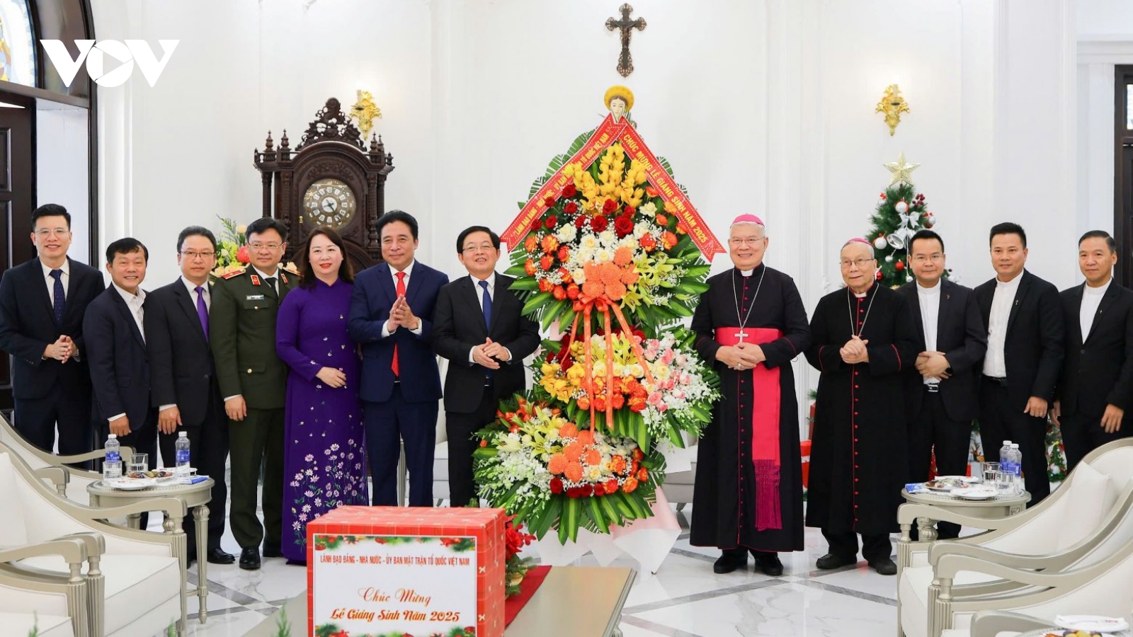 Phó Thủ tướng Hồ Quốc Dũng thăm, chúc mừng Giáng sinh tại Tòa Tổng Giám mục Huế