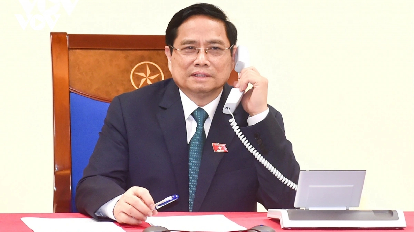 Thủ tướng Phạm Minh Chính điện đàm với Thủ tướng Malaysia Anwar Ibrahim