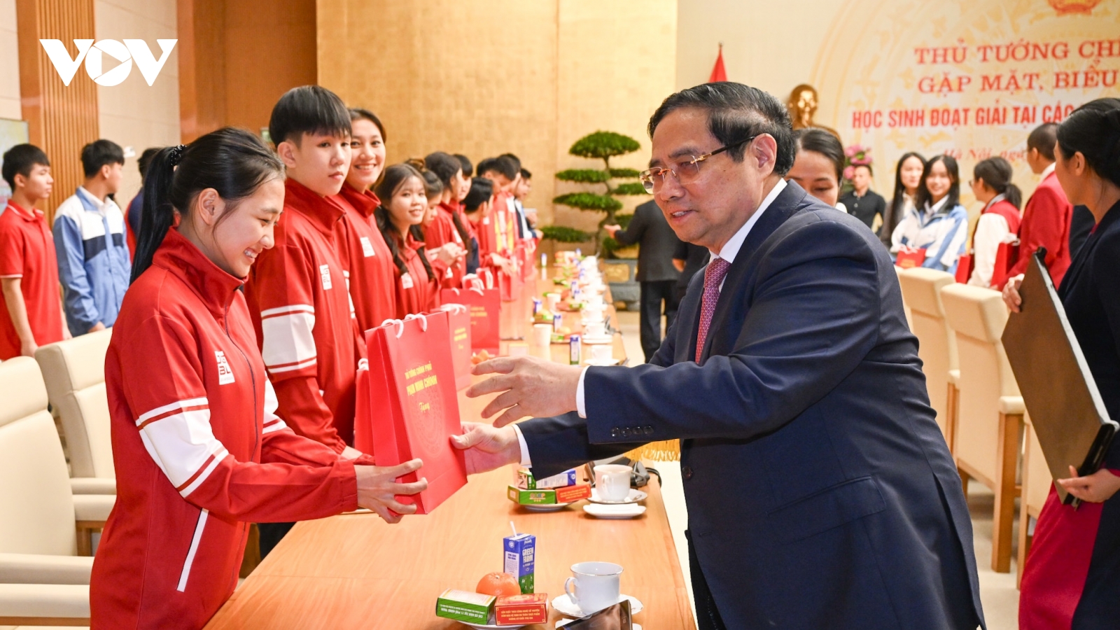 Thủ tướng gặp mặt, biểu dương học sinh đoạt giải các kỳ thi quốc tế