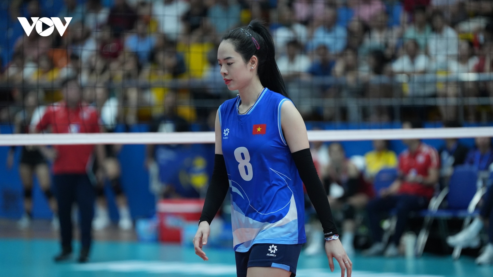 Hoa khôi bóng chuyền cầm cờ Đoàn Thể thao Việt Nam tại ASIAD 2026