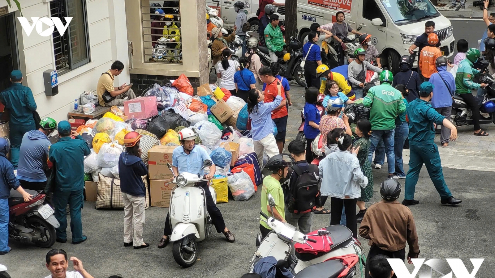Từ lùm xùm về dự án “Nuôi em”: Làm thế nào để từ thiện đúng cách?