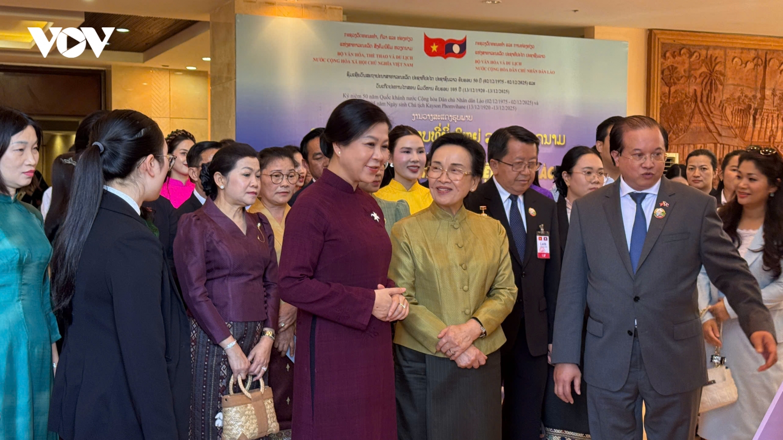 Bà Ngô Phương Ly, phu nhân Tổng Bí thư Tô Lâm dự khai mạc Tuần phim Việt Nam tại Lào