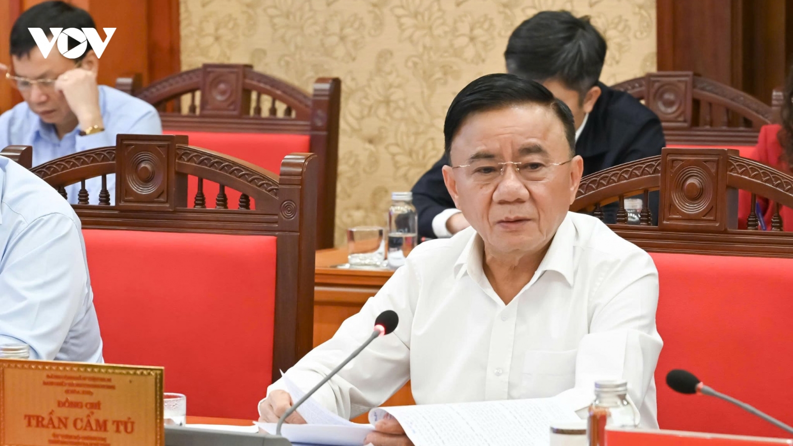 Ông Trần Cẩm Tú chủ trì họp Thường trực Tiểu ban Tổ chức phục vụ Đại hội 14