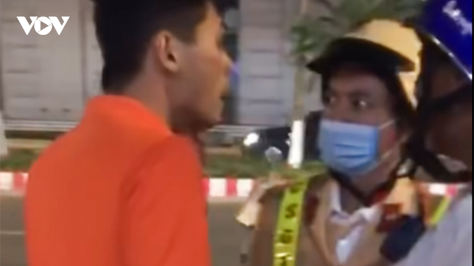 Khởi tố đối tượng lăng mạ và đấm cảnh sát giao thông ở Bắc Ninh