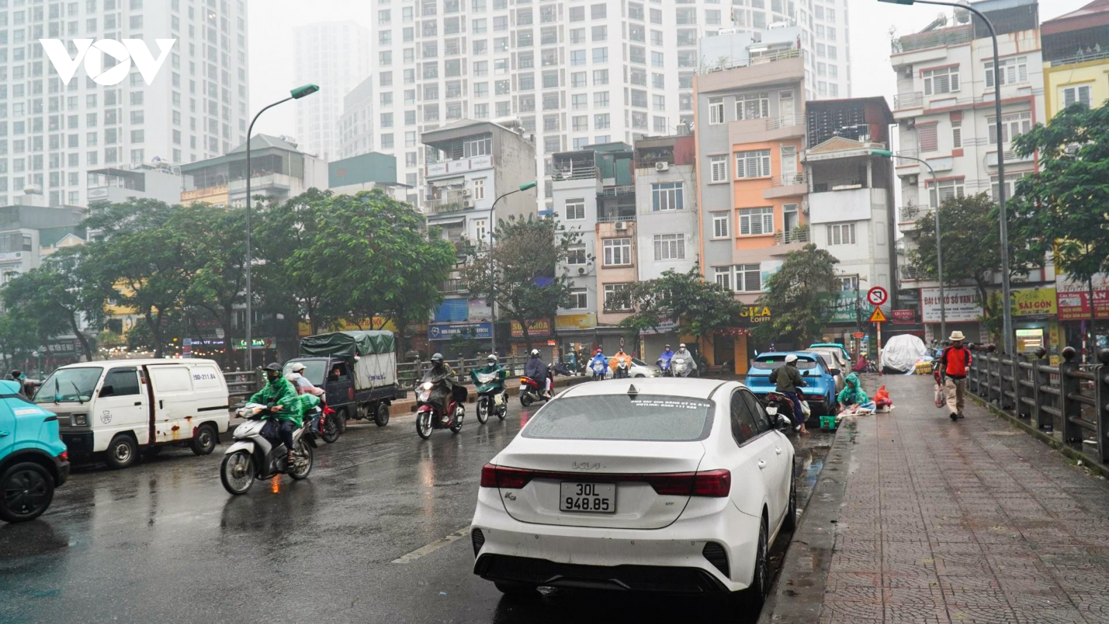 Hàng quán, chợ cóc "gọn gàng" trong ngày Hà Nội ra quân lập lại trật tự