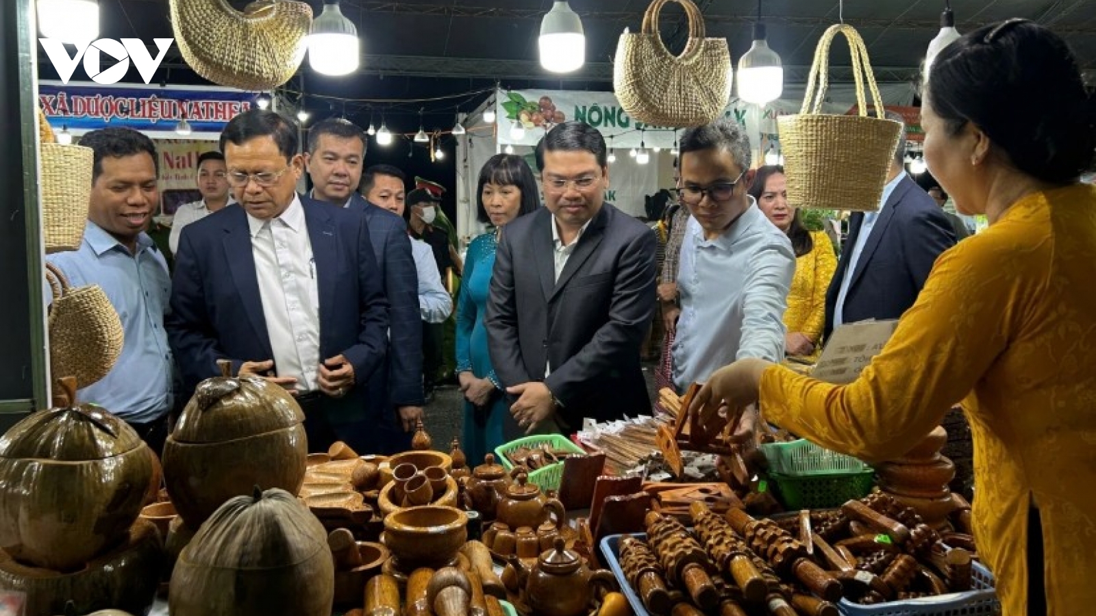 Vietnam-Cambodia border OCOP trade fair boosts cross-border trade