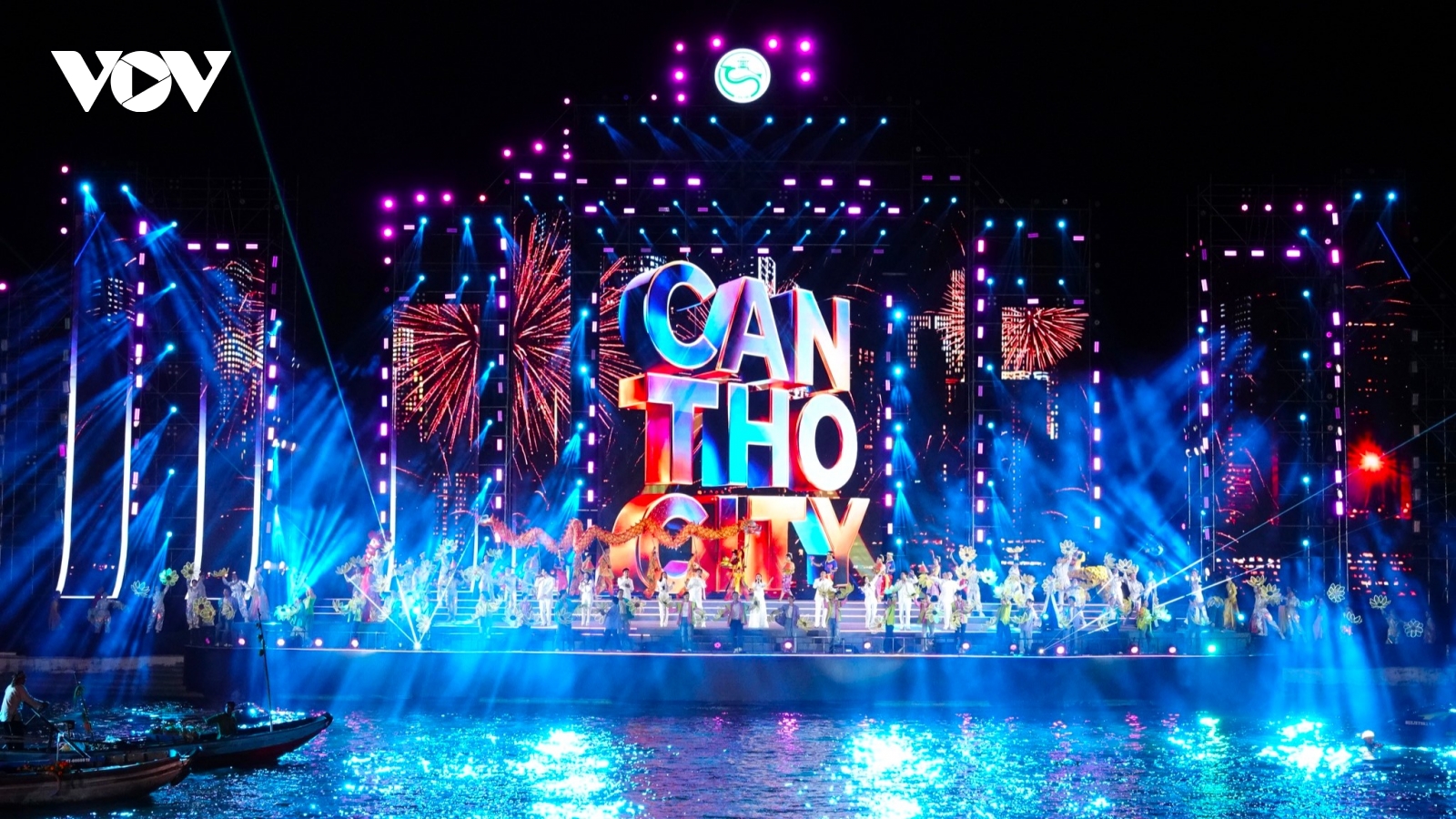 Mãn nhãn chương trình nghệ thuật “Cần Thơ – Sắc màu sông nước”