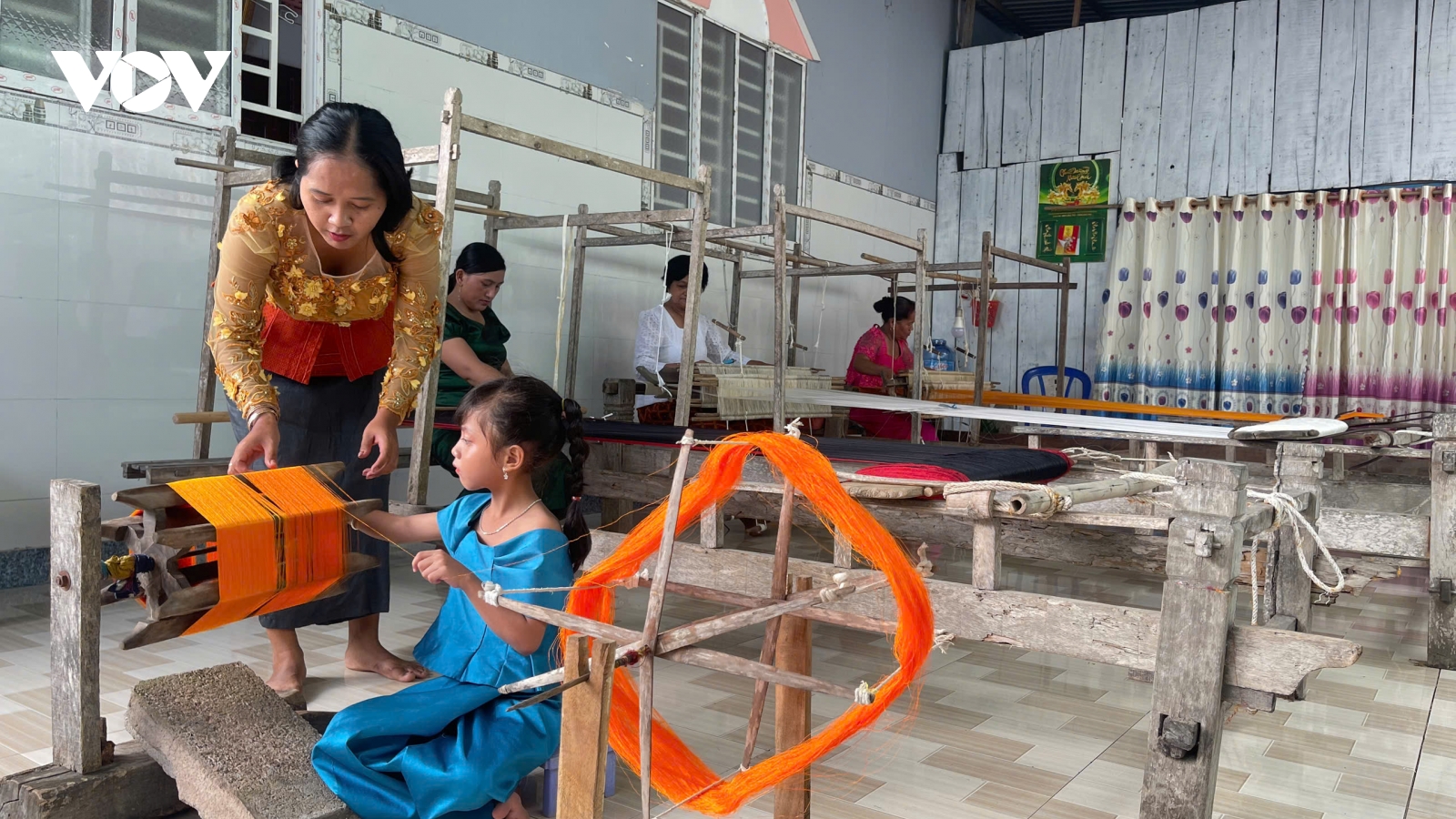 Làng dệt Khmer vững tin theo Đảng trong hành trình 50 năm thống nhất đất nước