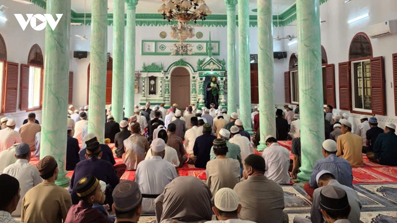 Đồng bào Chăm Châu Phong vững niềm tin vào Đảng