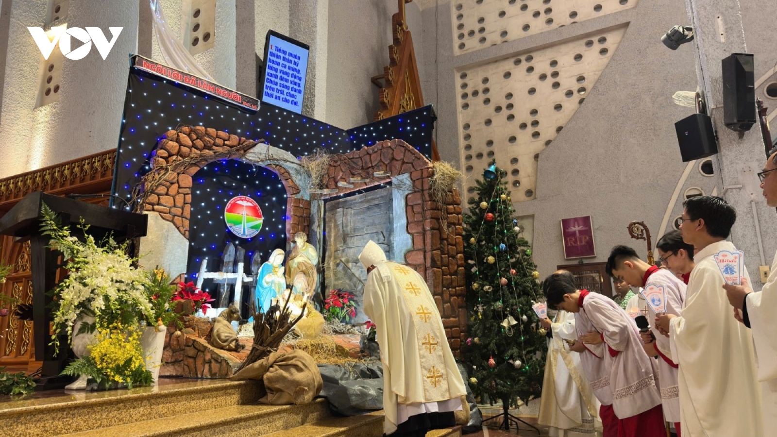 Đón Giáng sinh giản dị, Giáo phận Long Xuyên dành nguồn lực hỗ trợ vùng mưa lũ