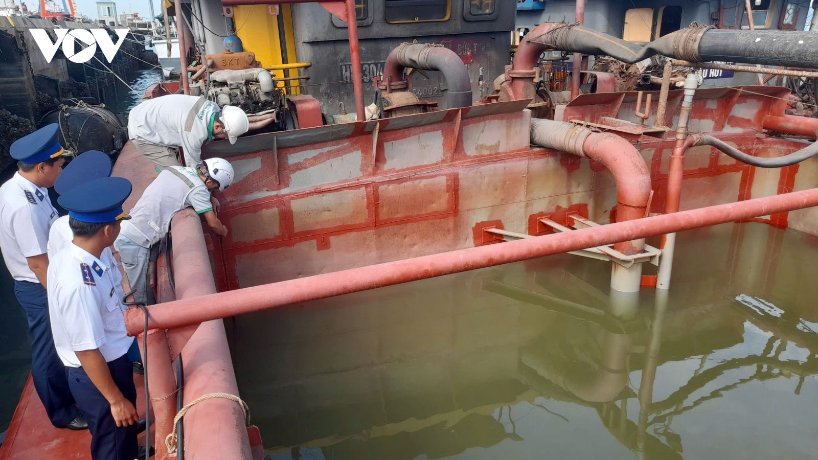 Liên tiếp bắt giữ nhiều phương tiện vận chuyển cát và dầu DO không có nguồn gốc