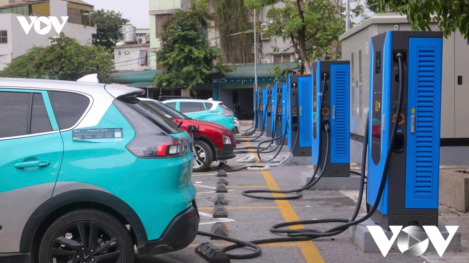 Xây dựng quy chuẩn cho hạ tầng gửi - sạc xe điện thế nào?