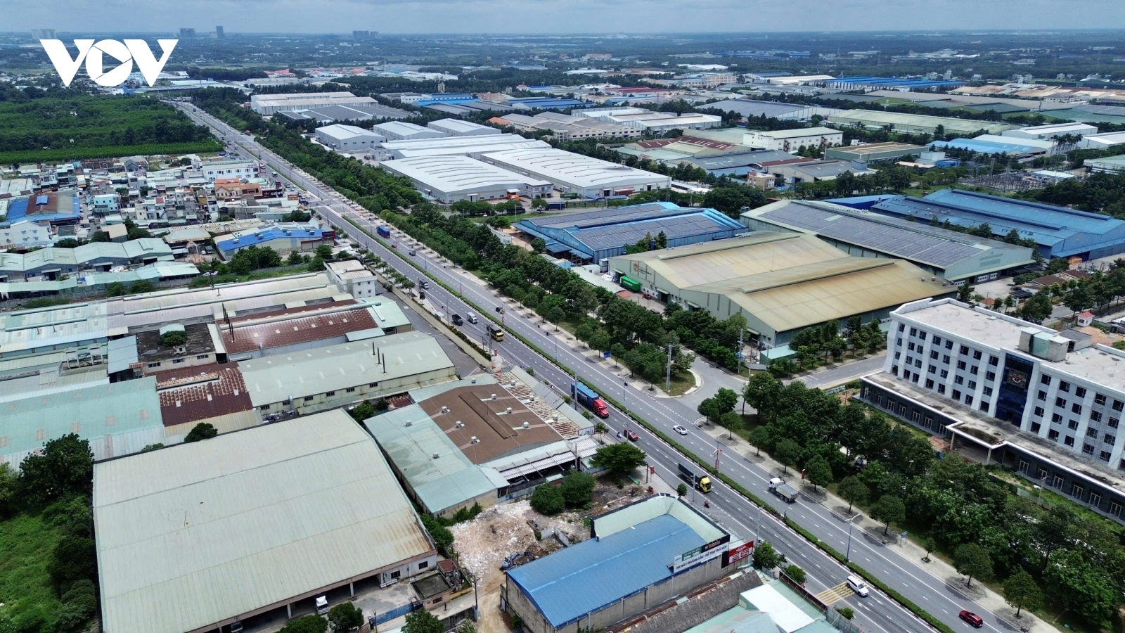 Các nhà sản xuất công nghiệp khi tham gia Trung tâm tài chính quốc tế có lợi gì?