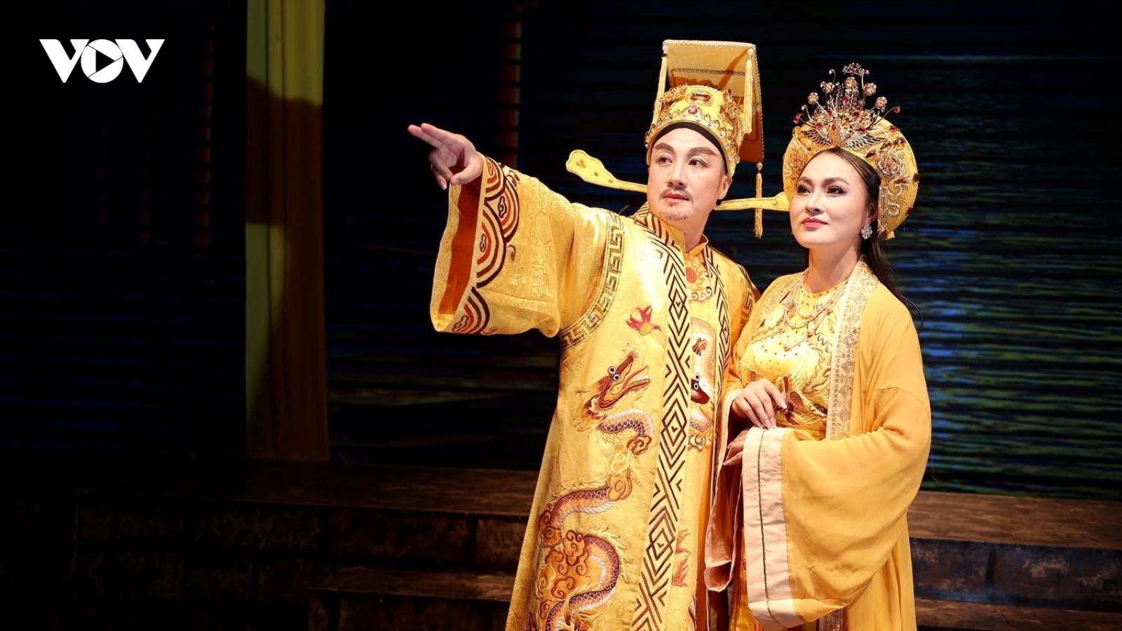 Cặp đôi vàng làng chèo Việt Nam đứng chung sân khấu