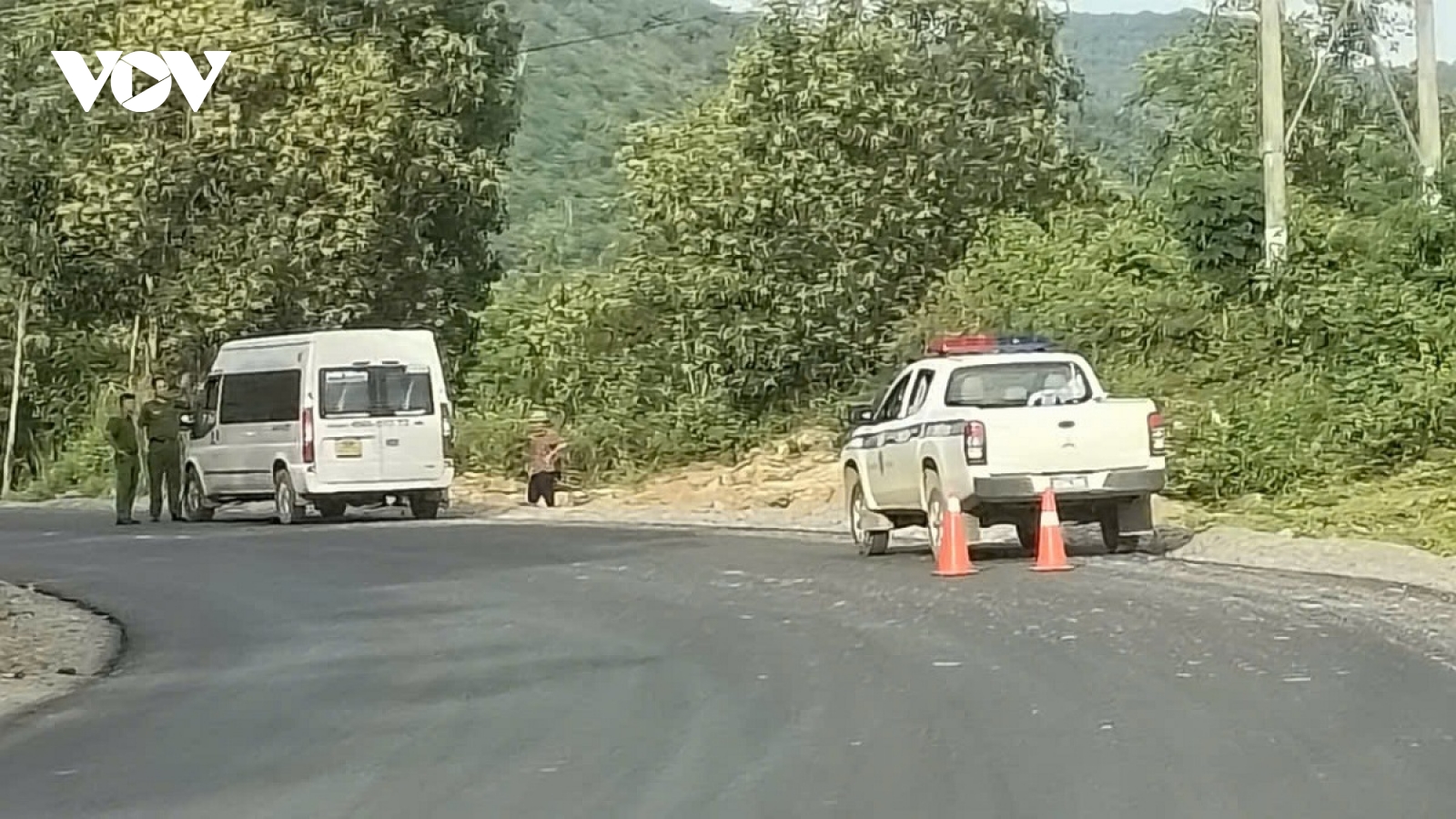 Vụ du khách tử nạn vì đá rơi ở đèo Đại Ninh: Công an xác định 6 xe ben nghi vấn