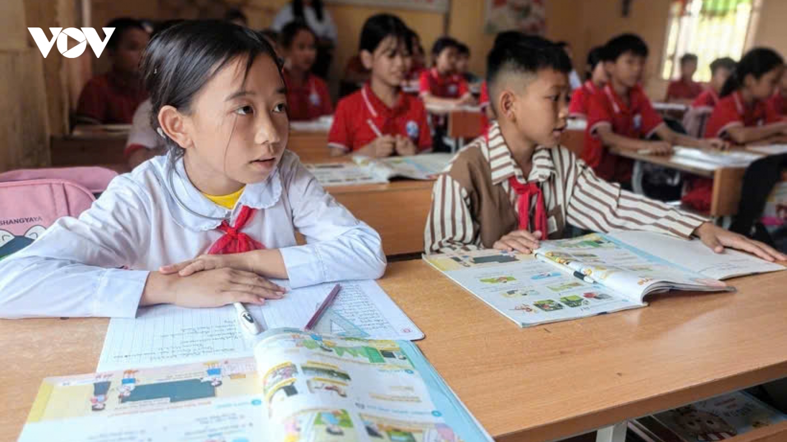Miễn học phí nhưng phụ huynh vẫn nặng gánh vì chi phí tăng
