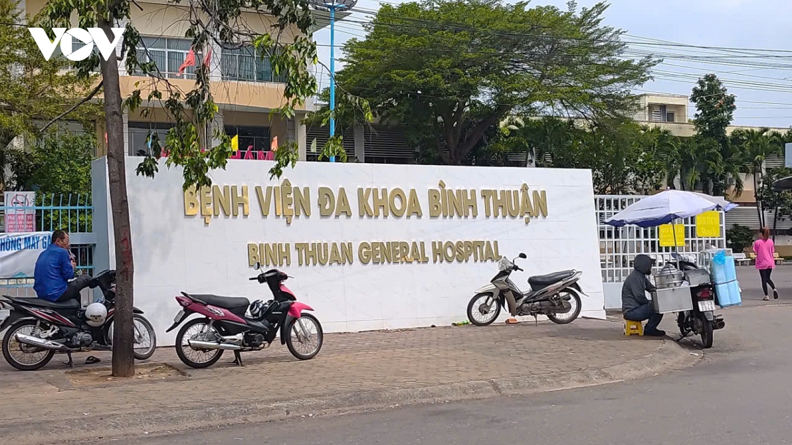 Hơn 30 người ở Lâm Đồng nhập viện nghi ngộ độc sau khi ăn bánh mì