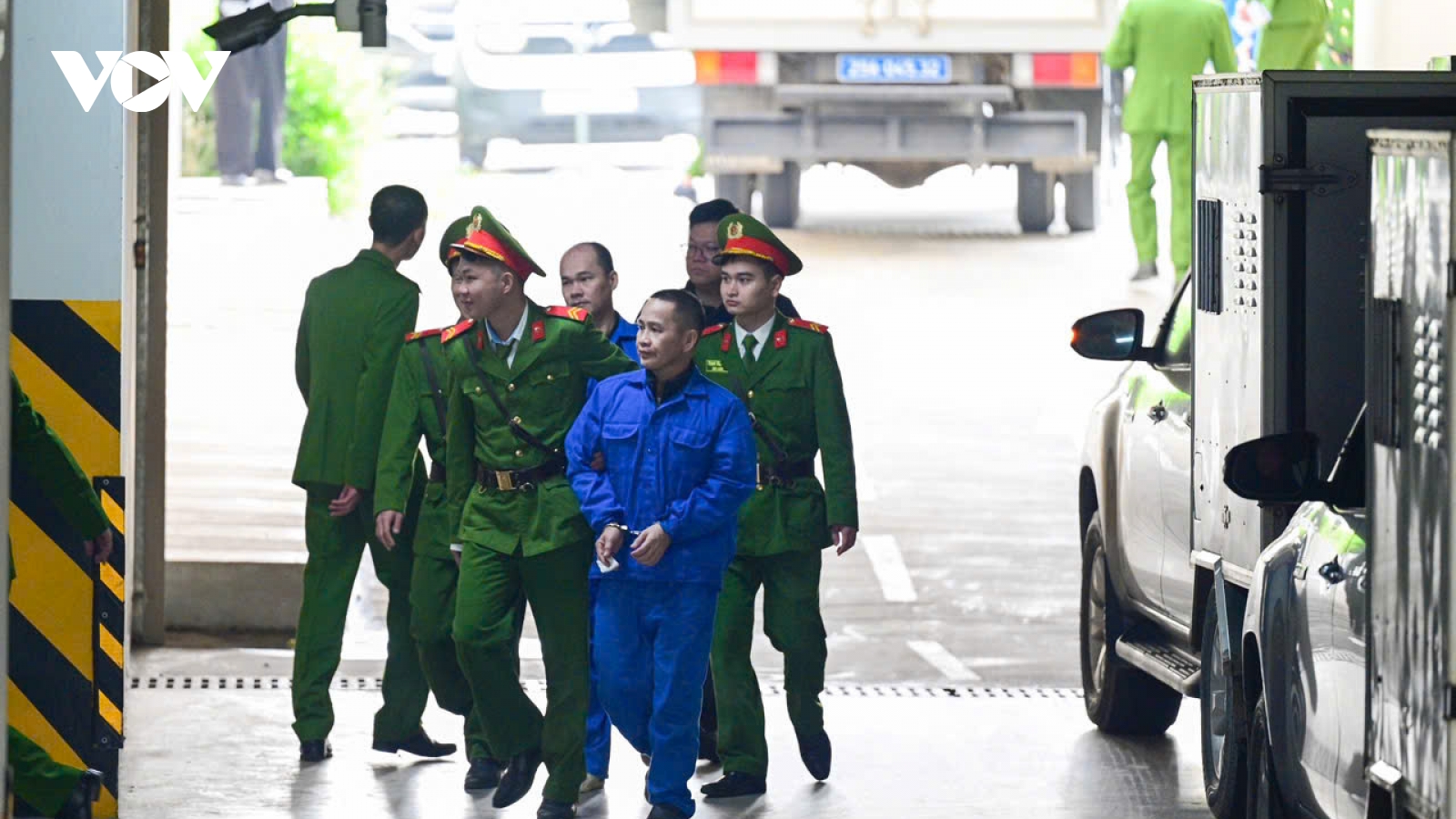 Cựu Phó Chánh án tòa án cấp cao tại Đà Nẵng cùng 27 người hầu tòa