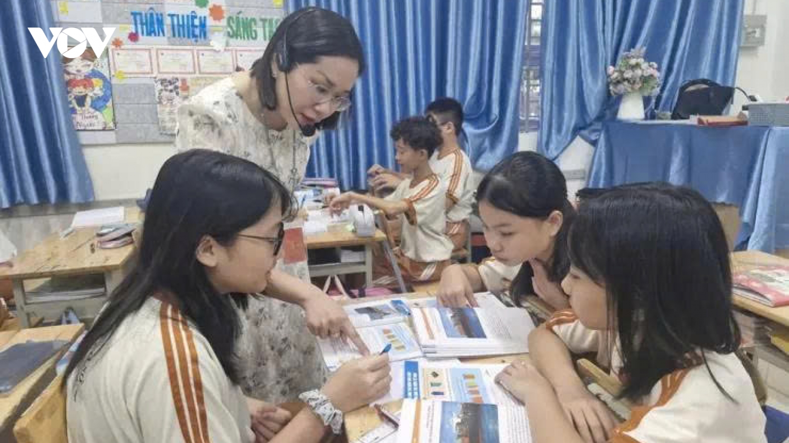 "Không biến trường học thành nơi làm dịch vụ để thu tiền"