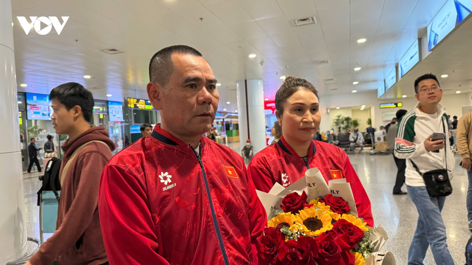 Người hùng U22 Việt Nam nhận tình cảm đặc biệt ngày trở về sau HCV SEA Games 33