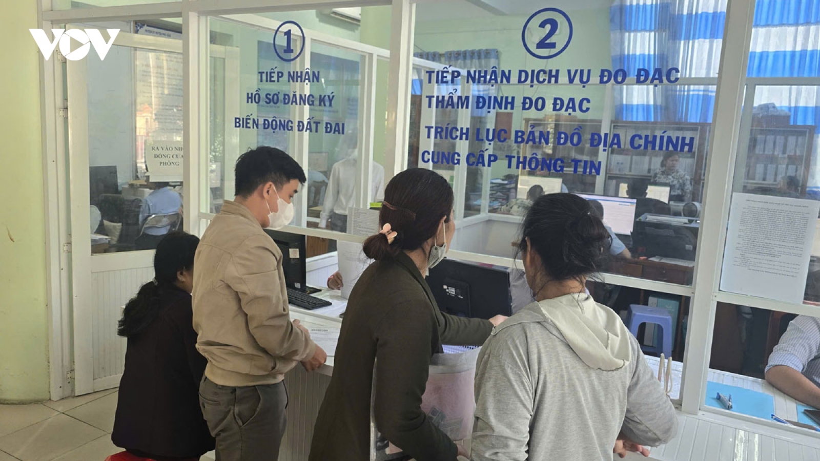 Chi nhánh đăng ký đất đai "mở cửa" dịch vụ đo vẽ - tháo gỡ nhiều điểm nghẽn