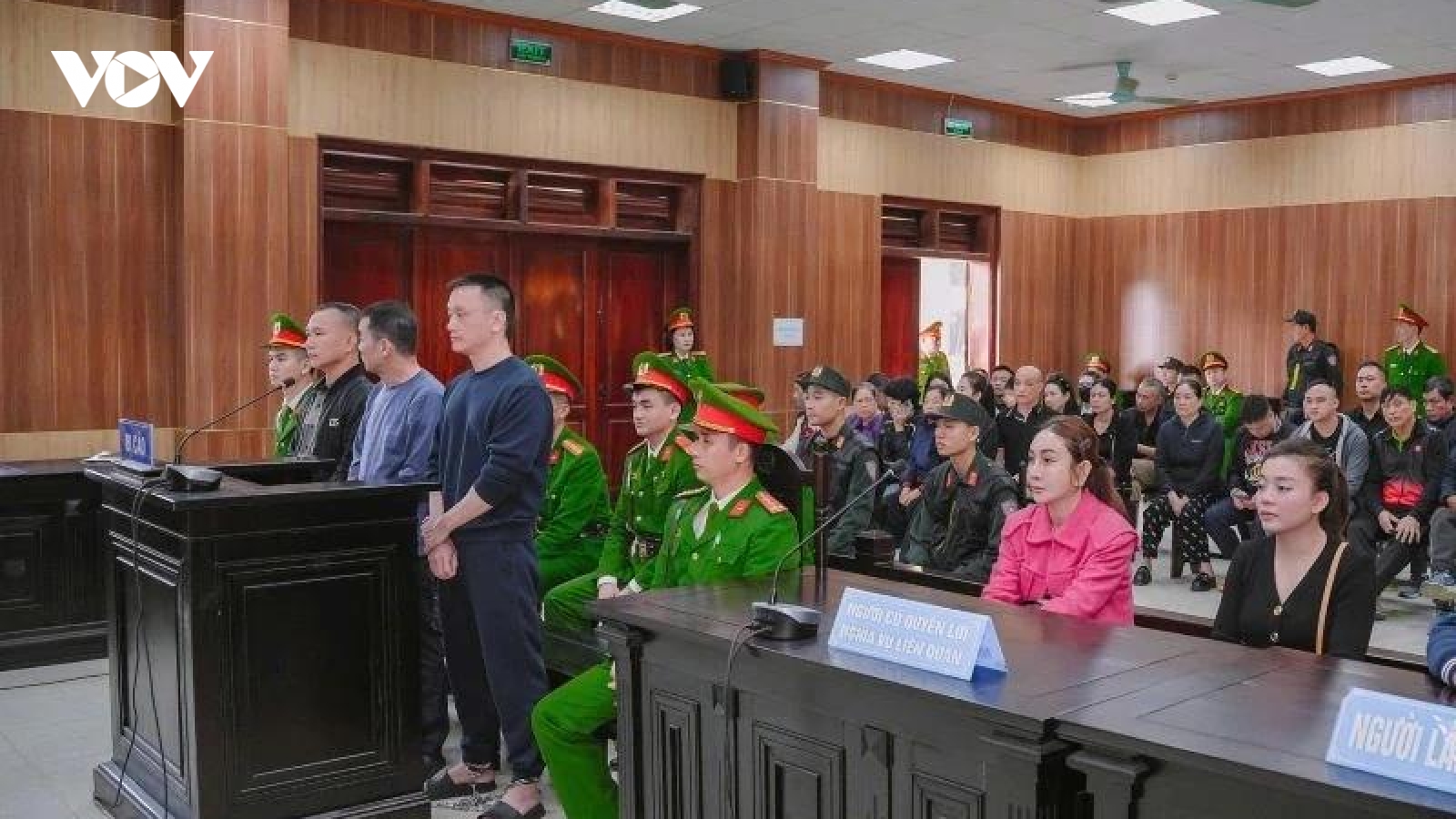 Vy "ngộ" bị tuyên phạt thêm 3 năm tù về tội đưa hối lộ