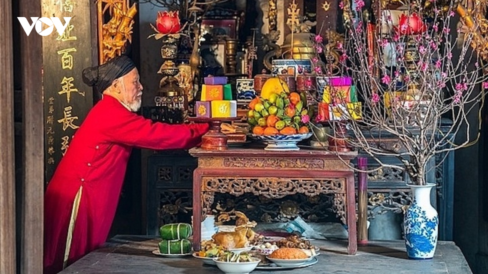 Có nên bao sái bàn thờ trước ngày 23 tháng Chạp?