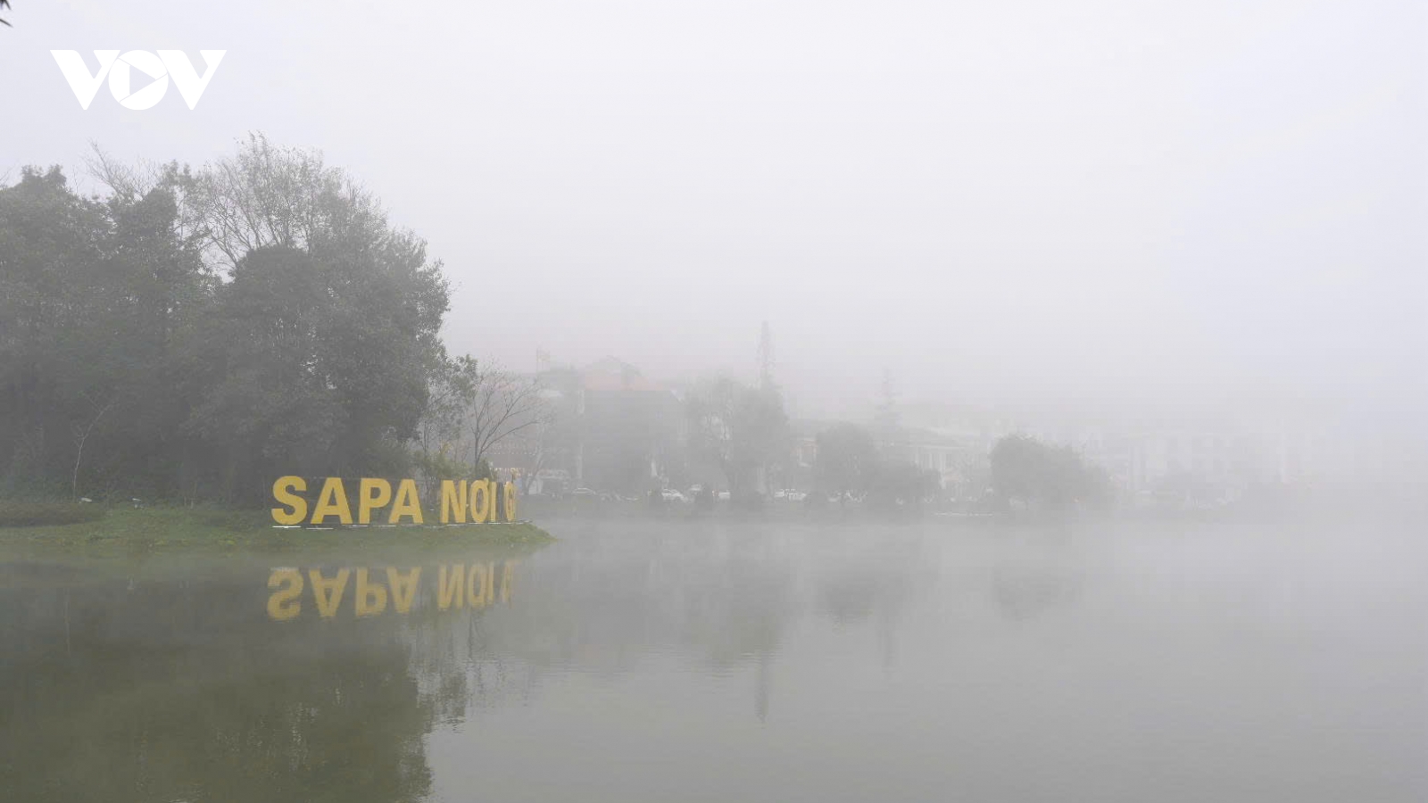 Sa Pa ngày giá rét: Những gam màu đối lập nơi "thành phố trong sương"