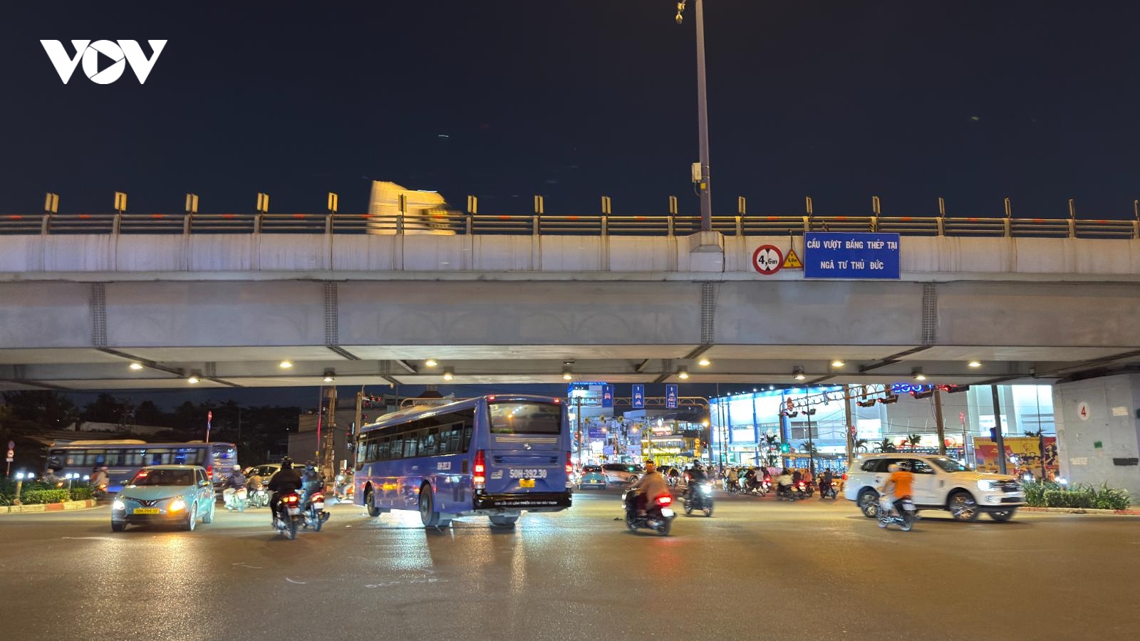 Khoảng lặng giao thông hiếm thấy trong kỳ nghỉ lễ ở TP.HCM